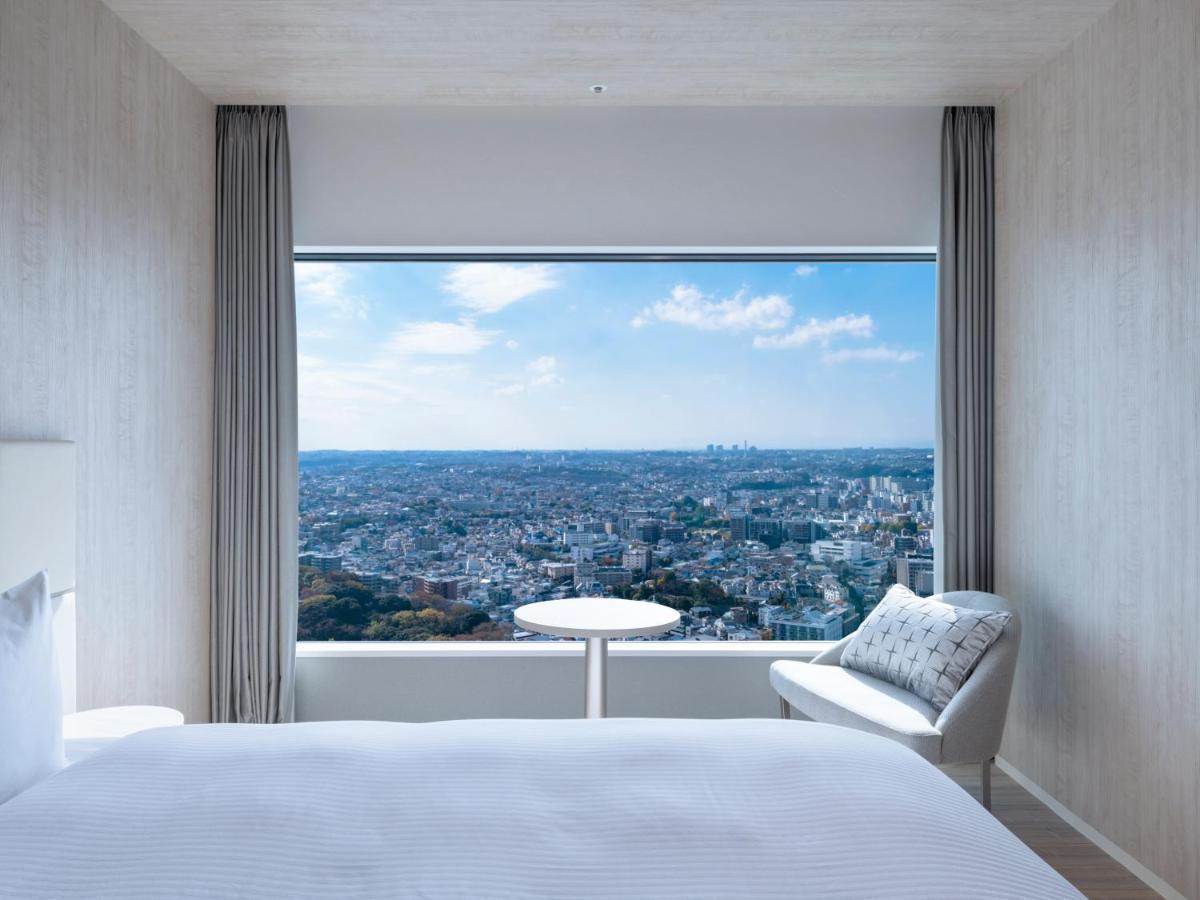 Mitsui Garden Hotel Yokohama Minatomirai Premier Εξωτερικό φωτογραφία A guest room at the hotel