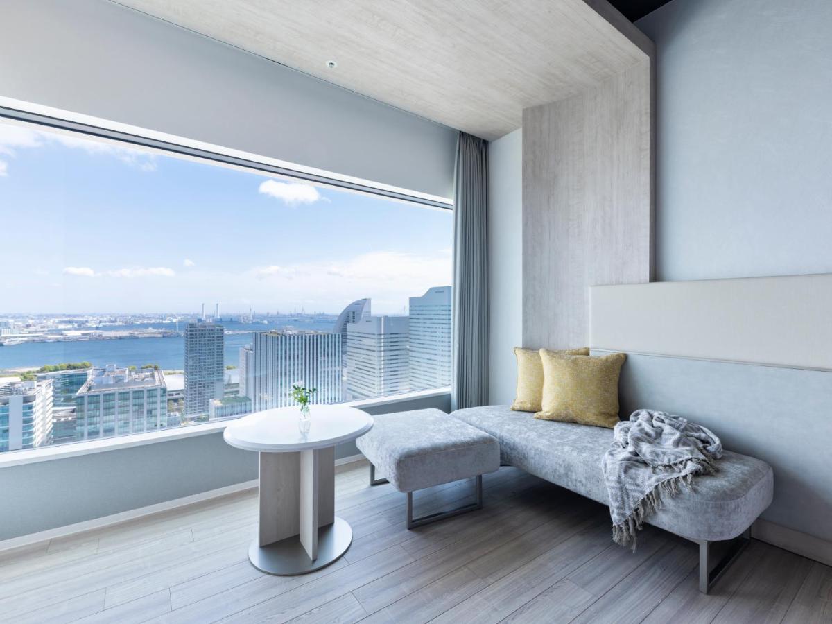 Mitsui Garden Hotel Yokohama Minatomirai Premier Εξωτερικό φωτογραφία A room at the hotel