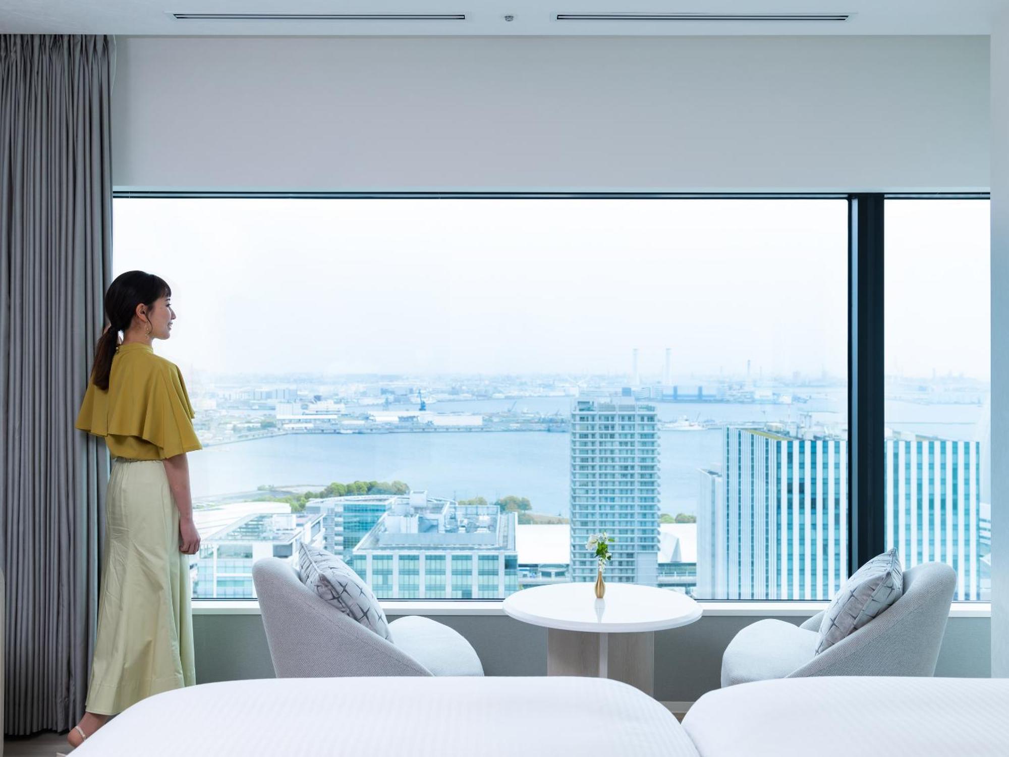 Mitsui Garden Hotel Yokohama Minatomirai Premier Εξωτερικό φωτογραφία A guest room at the hotel