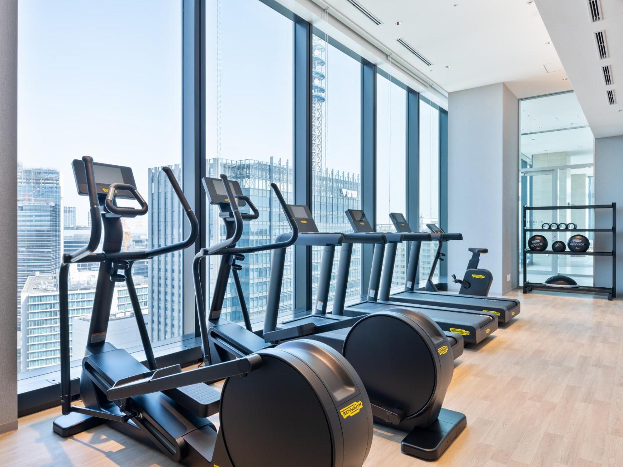 Mitsui Garden Hotel Yokohama Minatomirai Premier Εξωτερικό φωτογραφία The gym at the 108