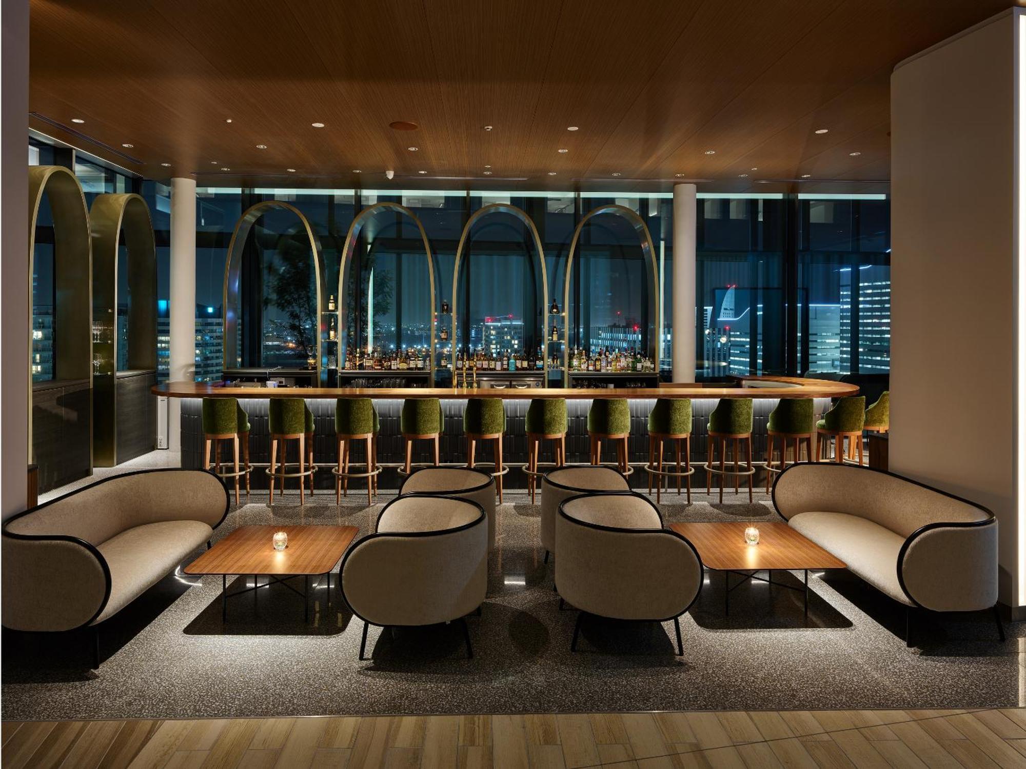 Mitsui Garden Hotel Yokohama Minatomirai Premier Εξωτερικό φωτογραφία The bar at the 360° Sky Lounge