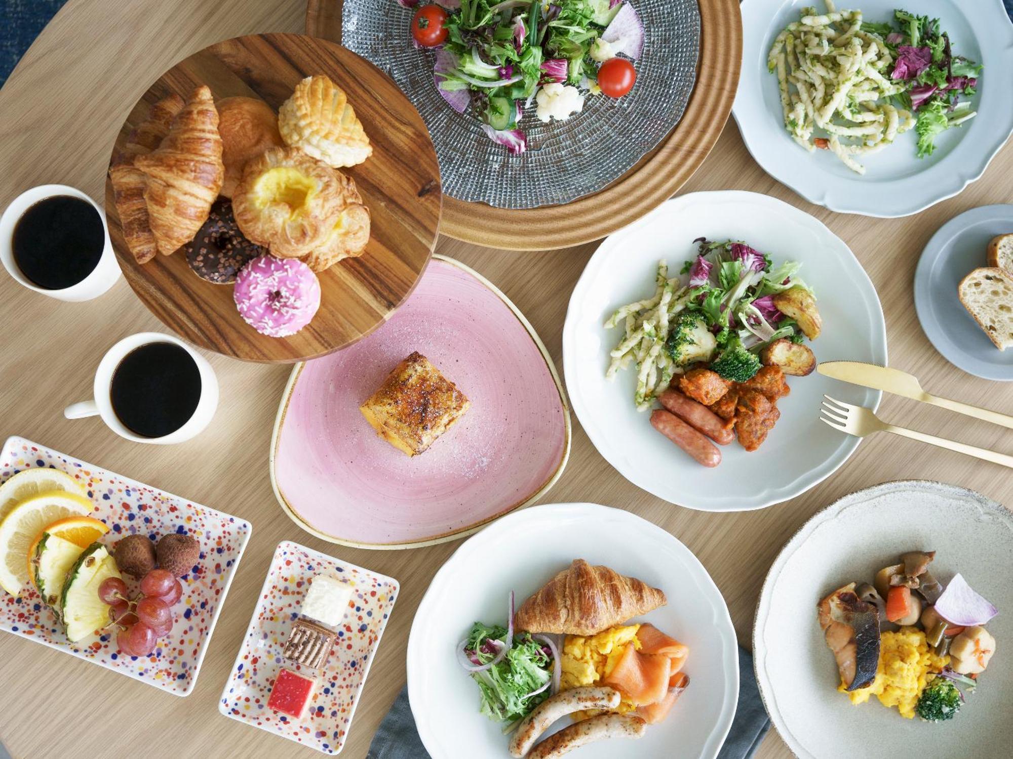 Mitsui Garden Hotel Yokohama Minatomirai Premier Εξωτερικό φωτογραφία A selection of dishes at the restaurant